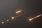 司法考试伊朗以导弹齐射回应以色列的大规模袭击